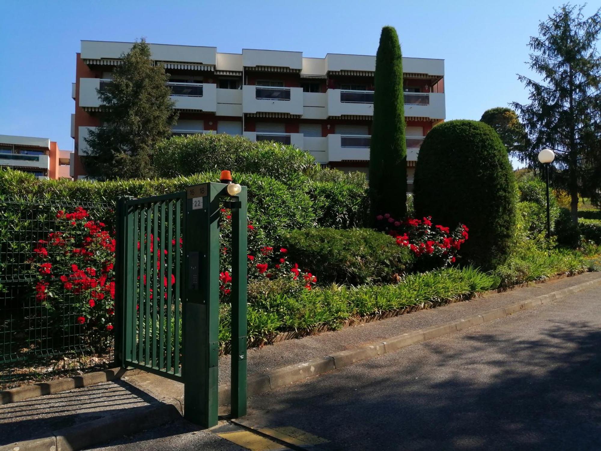- Juan Les Pins - Proximité Plages Antibes